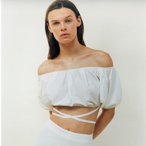 NWT ZARA over the shoulder balloon sleeve cropped top